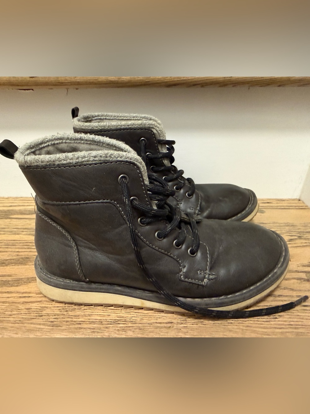 Old Navy Lined Lace-Up Boots | Kids Size 2
